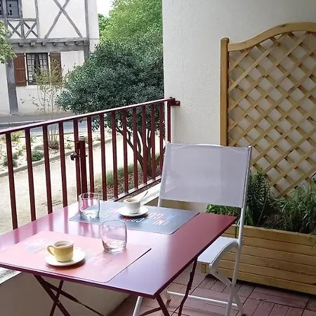 Les Petites Fontaines Au Coeur De La Doutre Анже